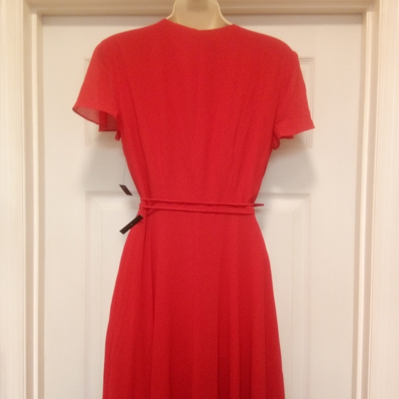 🆕 Lulu's💕Wrap dress 👗 Size 2-4 Small 🌹color beautiful red💄Stunning dress on - Picture 5 of 9